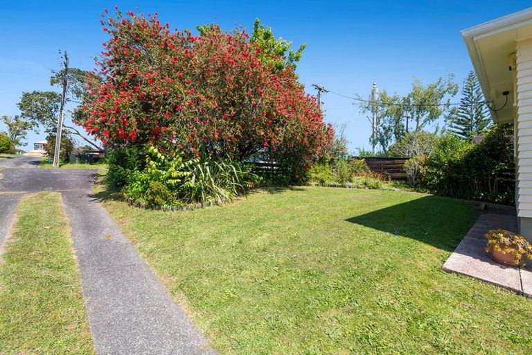 Photo of property in 46 Colwill Road, Massey, Auckland, 0614