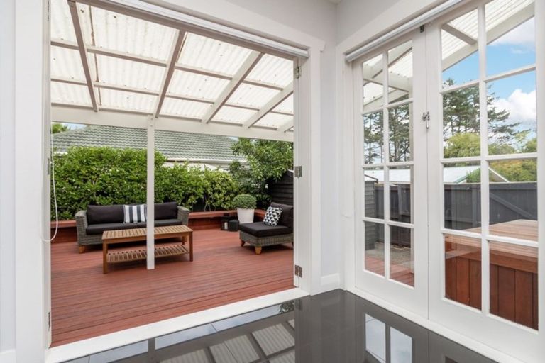 Photo of property in 1012 Great North Road, Point Chevalier, Auckland, 1022