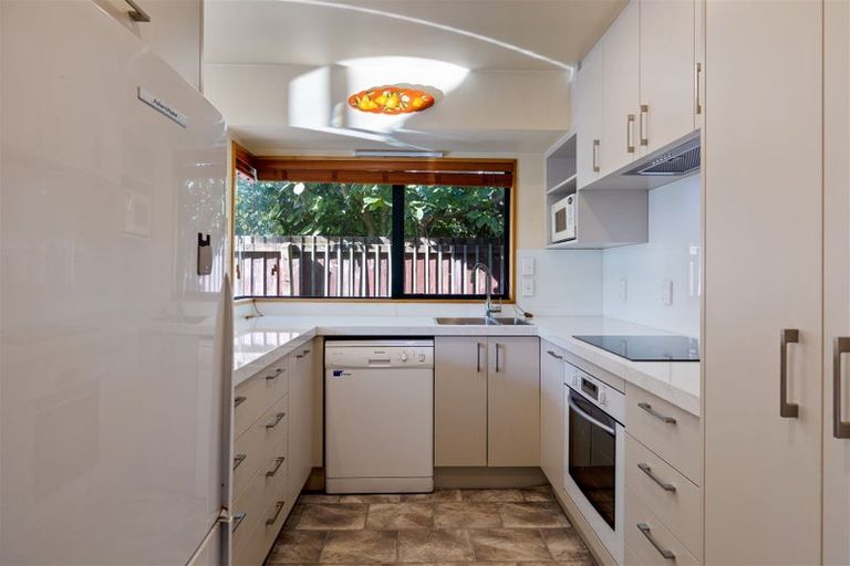 Photo of property in 2 Kinleys Lane, St Albans, Christchurch, 8014