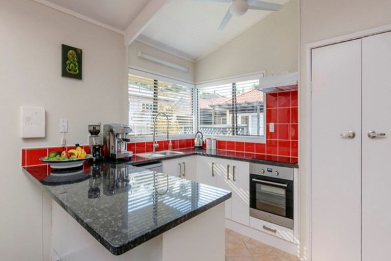 Photo of property in 18a Alberta Street, Point Chevalier, Auckland, 1022