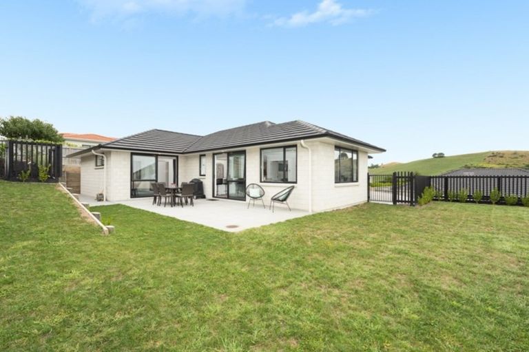 Photo of property in 35 Ballintoy Park Drive, Welcome Bay, Tauranga, 3175