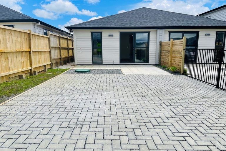 Photo of property in 22 Rorotu Avenue, Karaka, Papakura, 2113