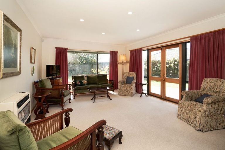 Photo of property in 20 Strachan Way, Highbury, Palmerston North, 4412