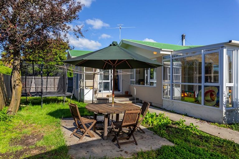 Photo of property in 28 Warren Crescent, Hillmorton, Christchurch, 8025