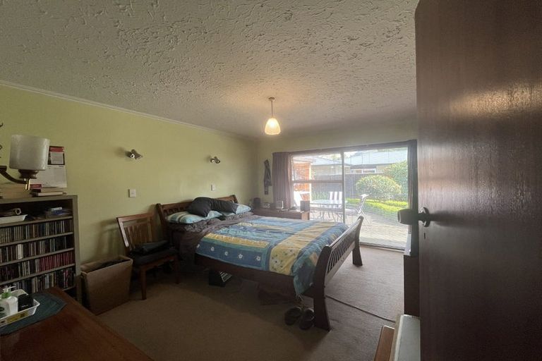 Photo of property in 218 Memorial Avenue, Burnside, Christchurch, 8053