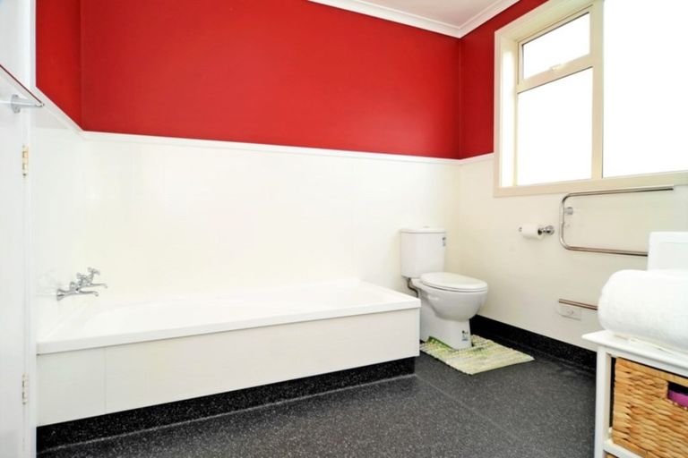 Photo of property in 11 Glenross Street, Glenross, Dunedin, 9011