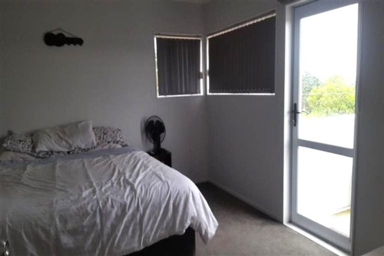 Photo of property in 10 Mcclintock Road, Massey, Auckland, 0614