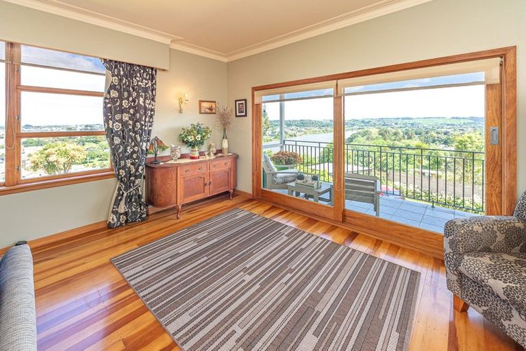 Photo of property in 4 Shakespeare Road, Bastia Hill, Whanganui, 4500