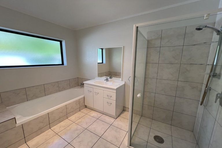 Photo of property in 4 Mckenzie Court, Terrace End, Palmerston North, 4410