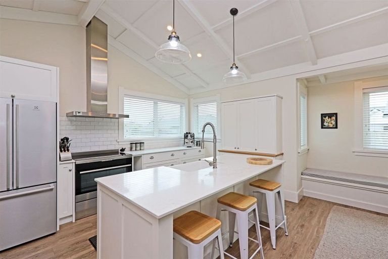 Photo of property in 15 Margaret Avenue, Havelock North, 4130