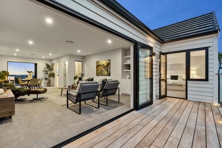 Photo of property in 4/20 Tui Glen Road, Birkenhead, Auckland, 0626
