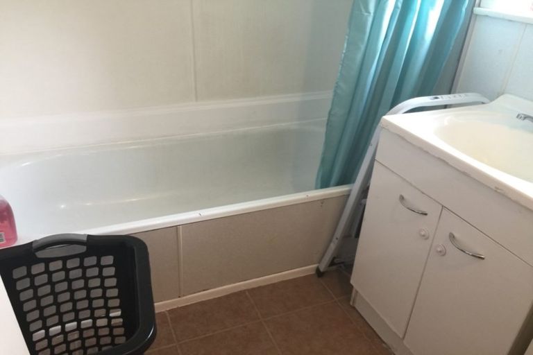 Photo of property in 2/67 Dale Crescent, Pakuranga, Auckland, 2010