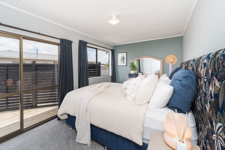 Photo of property in 27 Hillcrest Drive, Kelvin Grove, Palmerston North, 4414