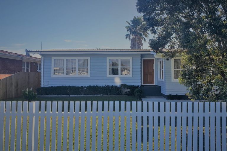 Photo of property in 12 Kambalda Street, Mangere Bridge, Auckland, 2022