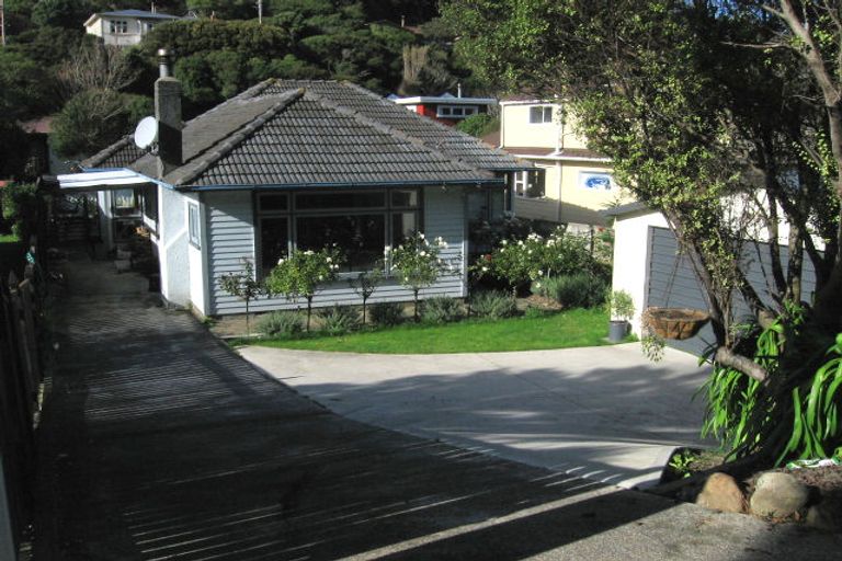 Photo of property in 64 Airlie Road, Plimmerton, Porirua, 5026