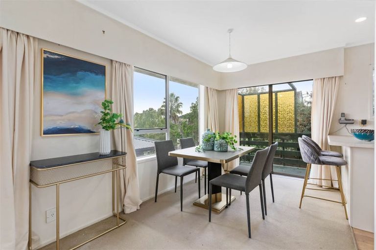 Photo of property in 2/98 Velma Road, Hillcrest, Auckland, 0627