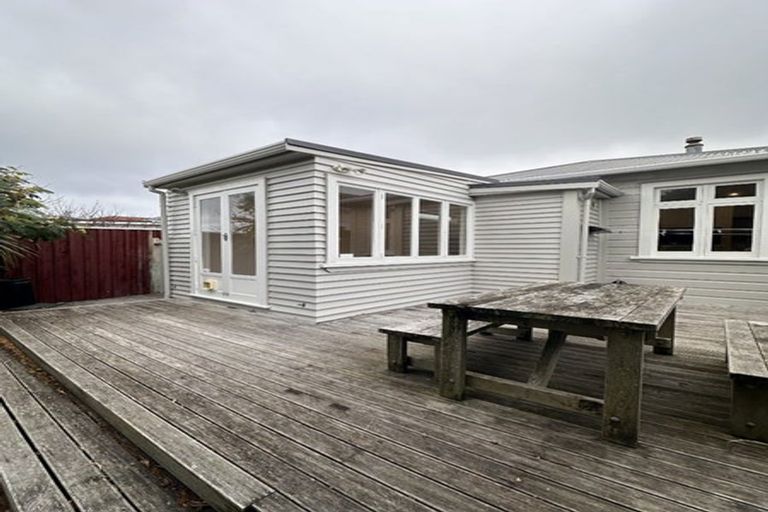 Photo of property in 127 Onepu Road, Lyall Bay, Wellington, 6022