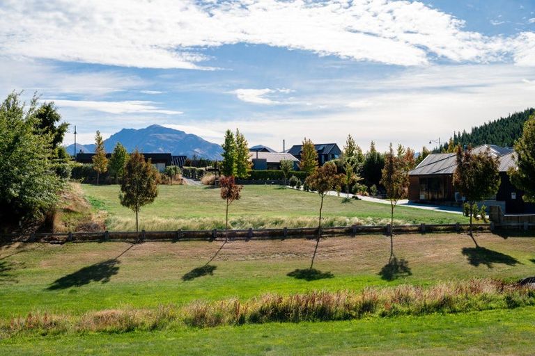 Photo of property in 44 Minaret Ridge, Wanaka, 9305