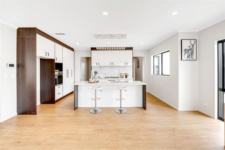 Photo of property in 51 Hikuawa Road, Flat Bush, Auckland, 2019