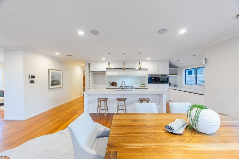 Photo of property in 17 Headland Drive, Long Bay, Auckland, 0630