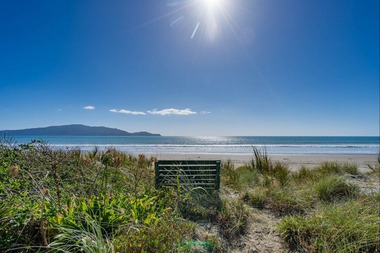 Photo of property in 113 Field Way, Waikanae Beach, Waikanae, 5036