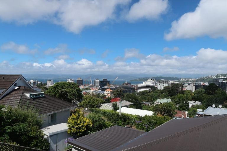 Photo of property in 13a Upper Lewisville Terrace, Thorndon, Wellington, 6011