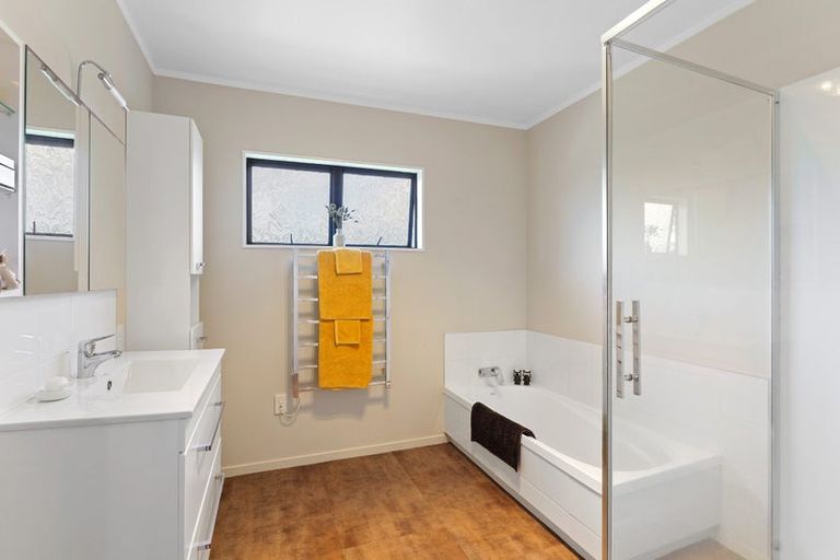 Photo of property in 104 Tutere Street, Waikanae Beach, Waikanae, 5036