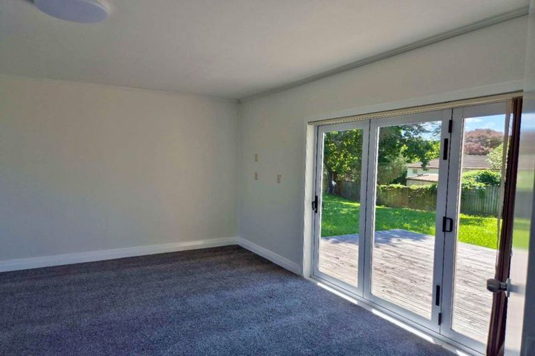 Photo of property in 10 Harry Ward Place, Henderson, Auckland, 0610