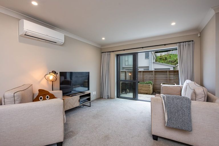 Photo of property in 29 Brindle Way, Newlands, Wellington, 6037