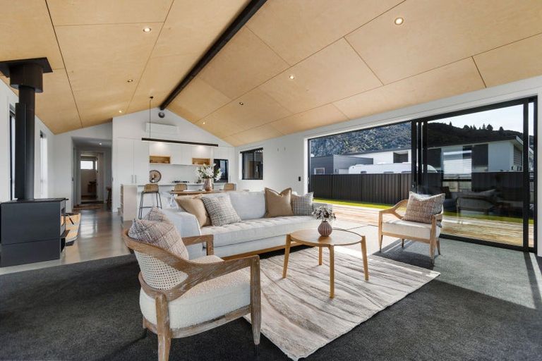 Photo of property in 3 Pepperwood Green, Albert Town, Wanaka, 9305