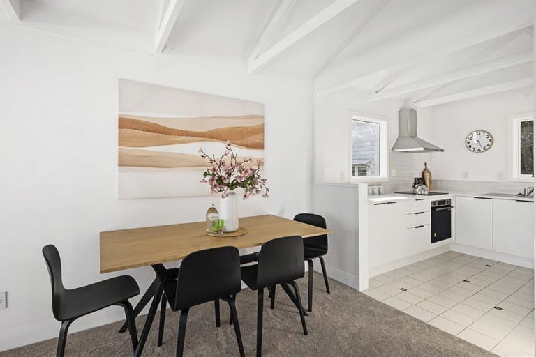 Photo of property in 16a Stafford Street, Mount Victoria, Wellington, 6011