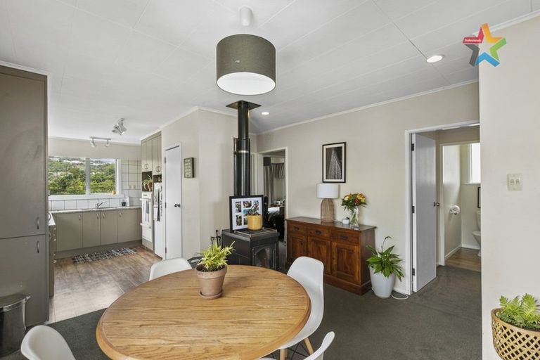 Photo of property in 17 Maple Grove, Maungaraki, Lower Hutt, 5010