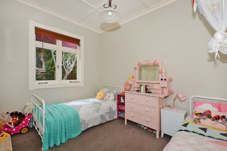 Photo of property in 6 Parahaki Street, Regent, Whangarei, 0112