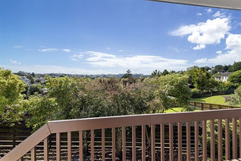 Photo of property in 27 Trias Road, Totara Vale, Auckland, 0629