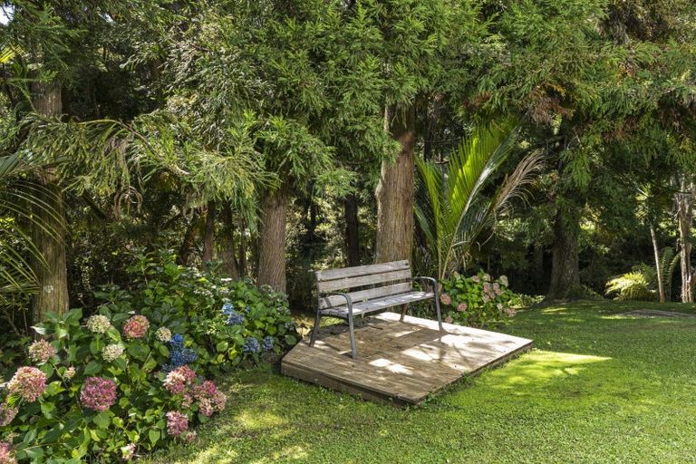 Photo of property in 1074 Peak Road, Helensville, 0875