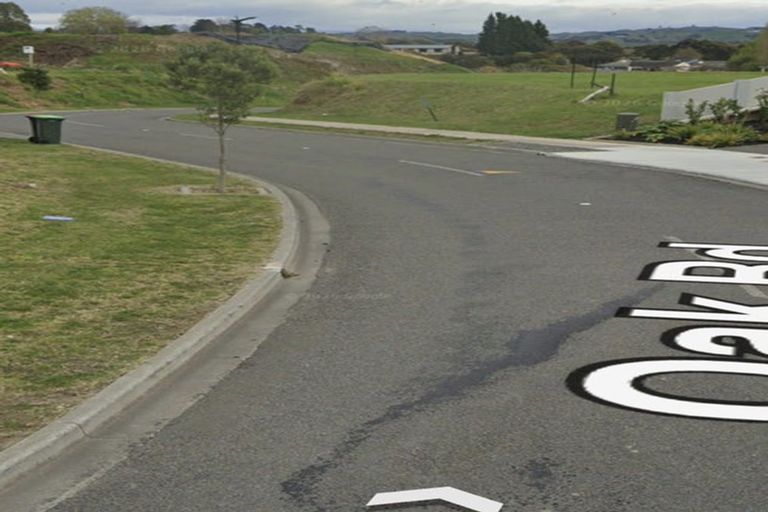 Photo of property in 100 Oak Road, Poraiti, Napier, 4112