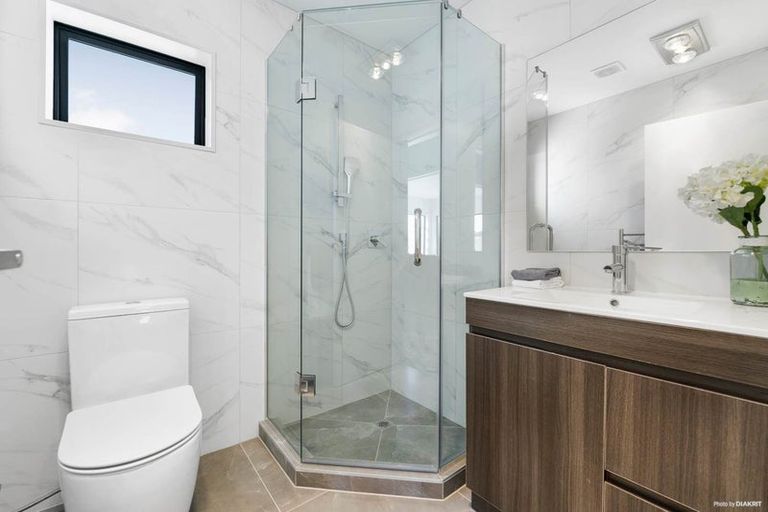 Photo of property in 14a Picturesque Drive, Flat Bush, Auckland, 2019