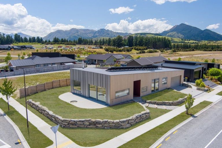 Photo of property in 6 Pounamu Avenue, Albert Town, Wanaka, 9305