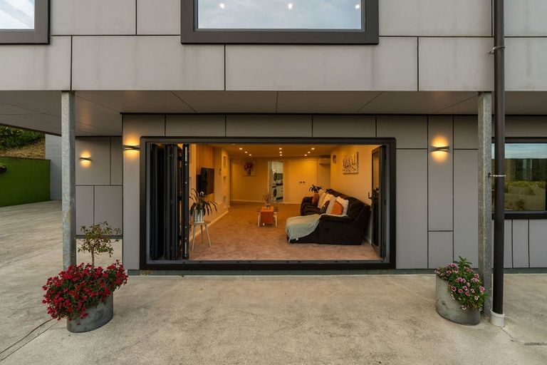 Photo of property in 35 Grumman Lane, Newlands, Wellington, 6037