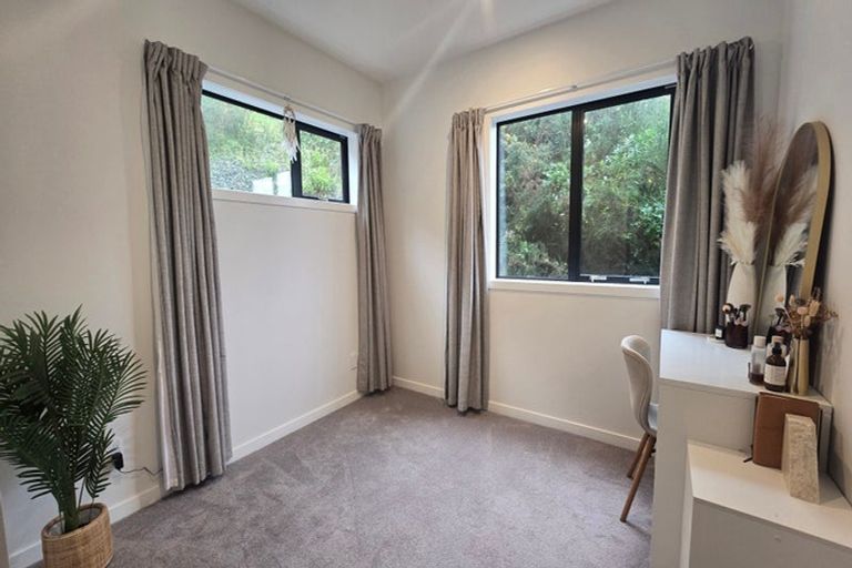 Photo of property in 52 Tiketike Way, Brooklyn, Wellington, 6021