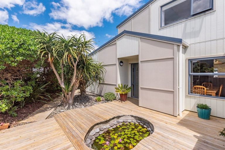 Photo of property in 13 Marram Way, Peka Peka, Waikanae, 5391