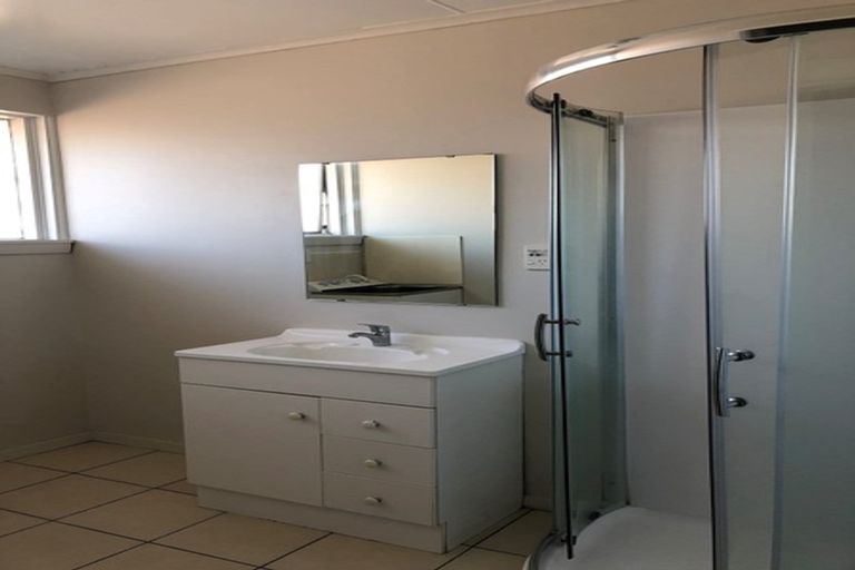 Photo of property in 3/4 Division Street, Riccarton, Christchurch, 8041