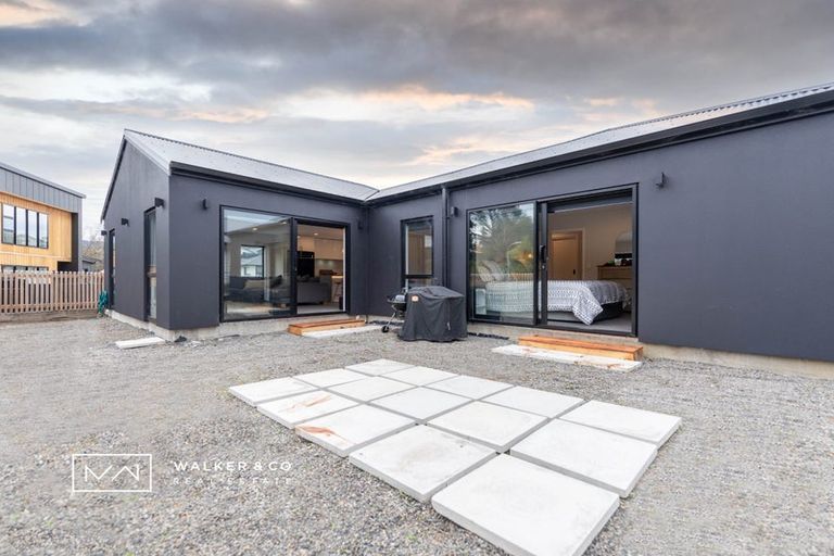 Photo of property in 2 Nikau Lane, Timberlea, Upper Hutt, 5018