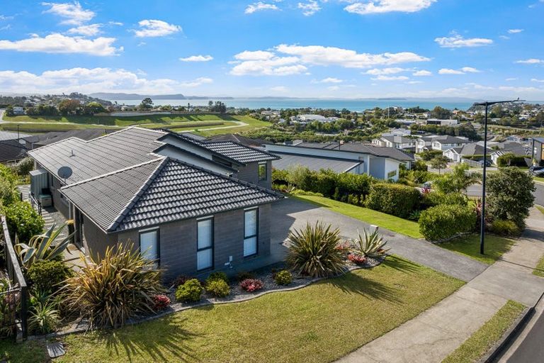 Photo of property in 23 Woodridge Drive, Stanmore Bay, Whangaparaoa, 0932