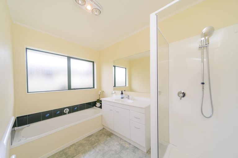 Photo of property in 157 Ruapehu Drive, Fitzherbert, Palmerston North, 4410