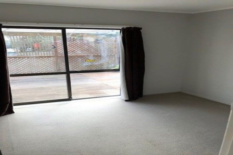 Photo of property in 76 Vodanovich Road, Te Atatu South, Auckland, 0610