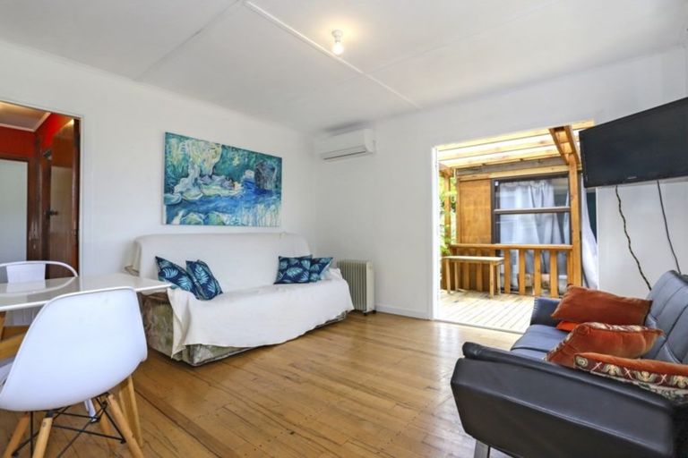 Photo of property in 21 Omokoroa Road, Omokoroa, 3114