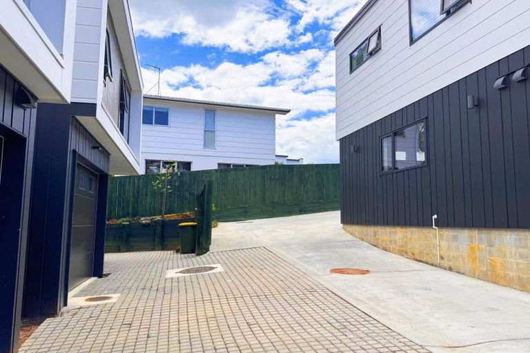Photo of property in 95d Oreil Avenue, West Harbour, Auckland, 0618