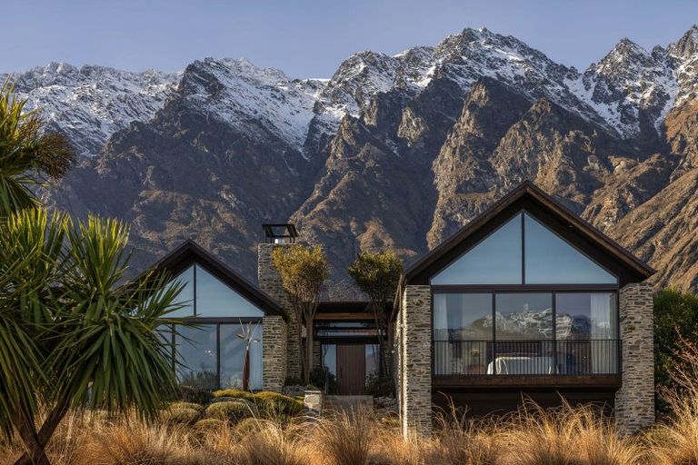 Photo of property in 31 Hackett Road, Jacks Point, Queenstown, 9371