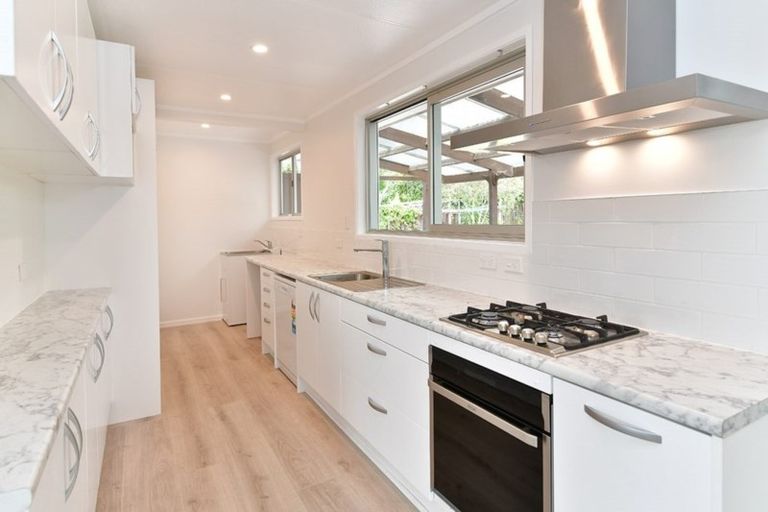 Photo of property in 24 Albatross Road, Red Beach, 0932